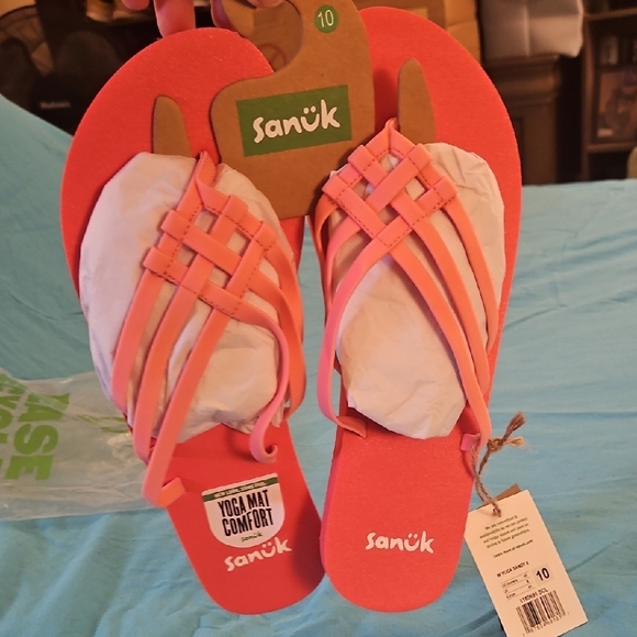 Sanuk Pink Strappy Sandals - Picture 1 of 3